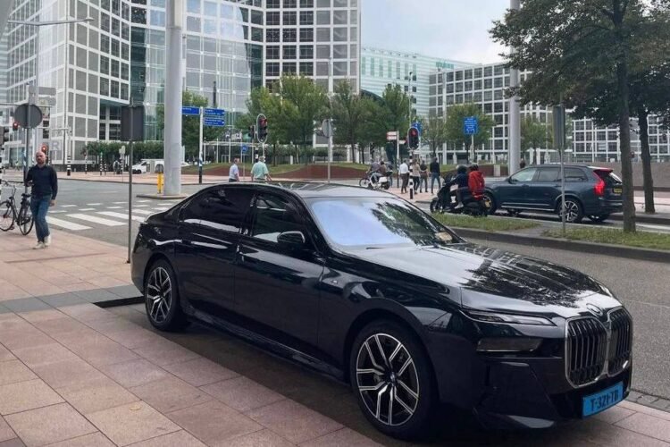 Airport Limo Service Amsterdam | Premium Luxury Transfers