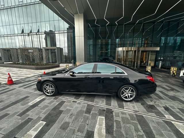 Royal Limo Services Chicago – Executive Limo & Chauffeur Services