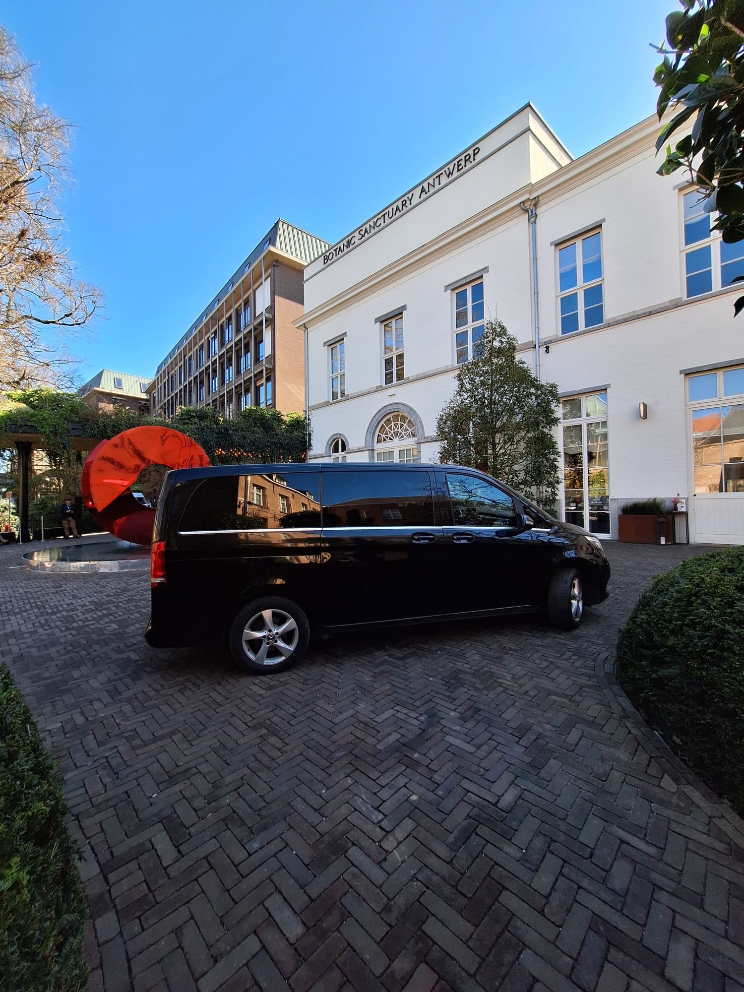 HG TRAVEL-AUTOS is a Belgian Luxury Ground Transportation Provider