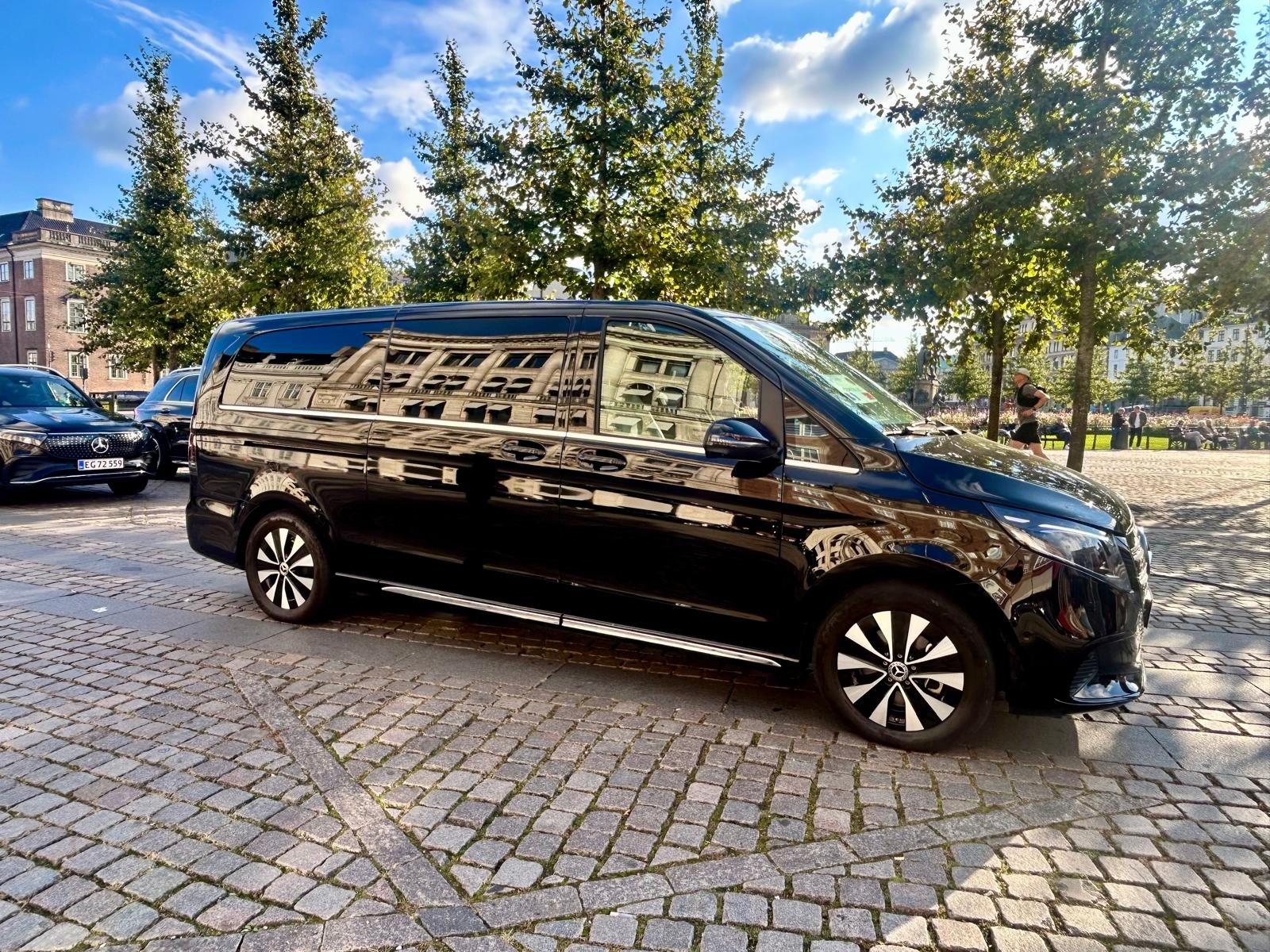 EvoqueX — Premium Chauffeur, Limo & Coach Services Across Scandinavia
